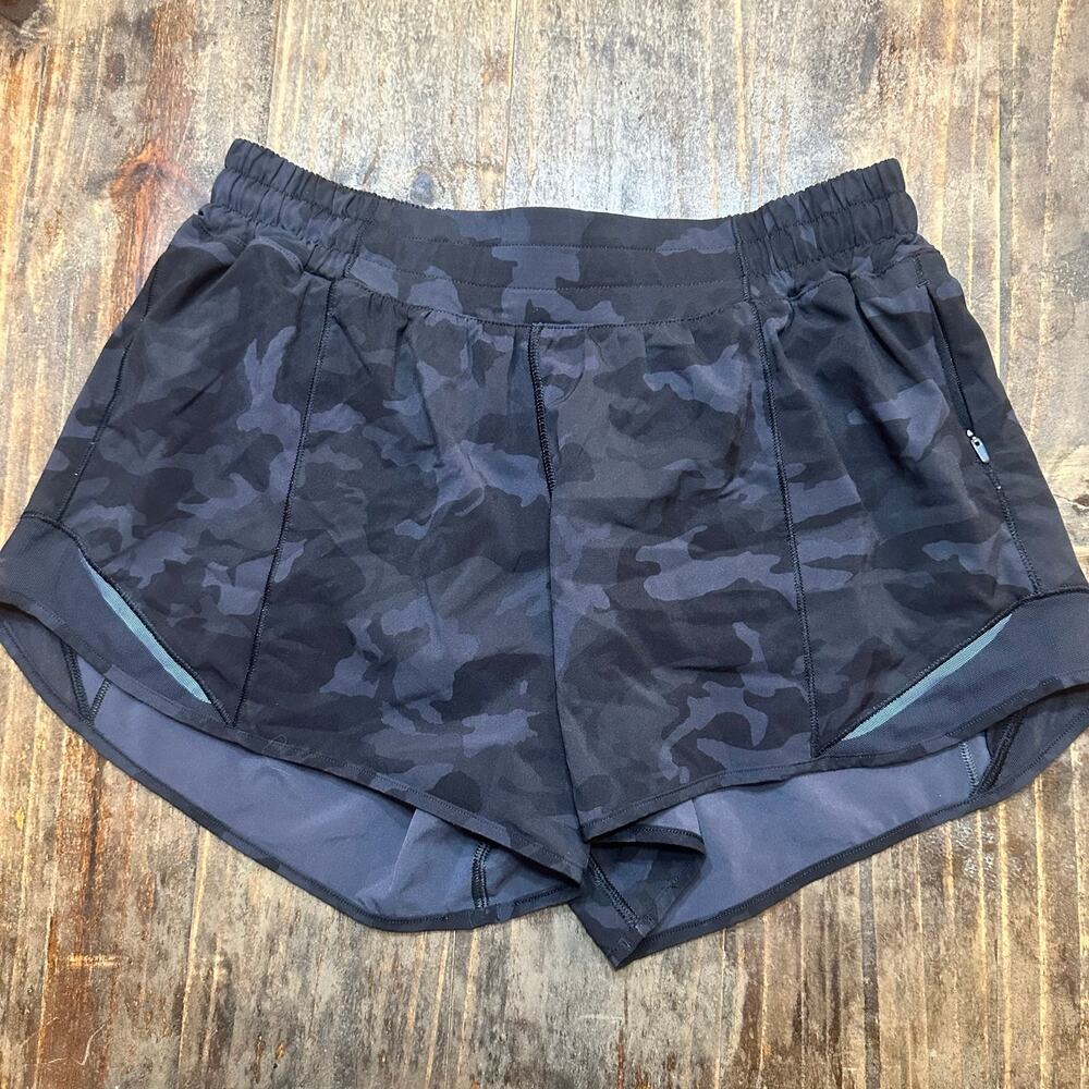 Lululemon Hotty Hot Shorts sz 8 Lululemon Hotty Hot Low-Rise Short 4"